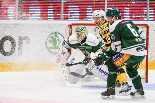 Färjestads målvakt Lars Haugen, Skellefteås Pontus