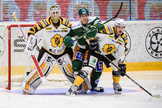 Skellefteås målvakt Joni Ortio och Färjestads Björn