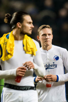 FC Köpenhamns Erik Johansson och Ludwig Augustinsson deppar