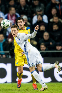 FC Köpenhamns Ludwig Augustinsson nickar undan framför