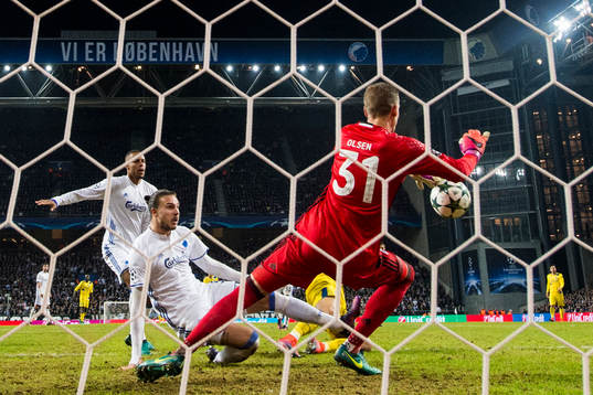 FC Köpenhamns Erik Johansson och målvakt Robin Olsen