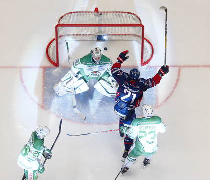 Linköpings Emil Sylvegård jublar vid mål 3-2 av