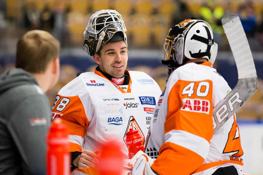 Karlskronas målvakt Johannes Jönsson och målvakt Johan