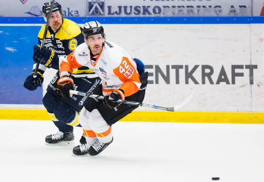s Christoffer Persson mot Karlskronas Niklas Arell