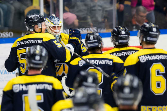 s Andreas Borgman och målvakt Fredrik Pettersson-Wentzel
