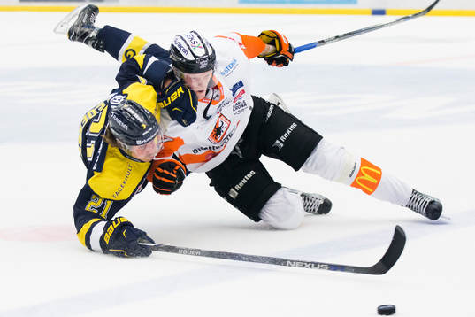 s Mattias Tedenby mot Karlskronas Henrik Nilsson