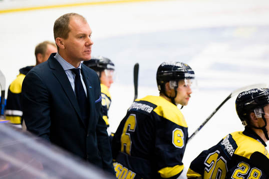 s tränare Johan Lindbom