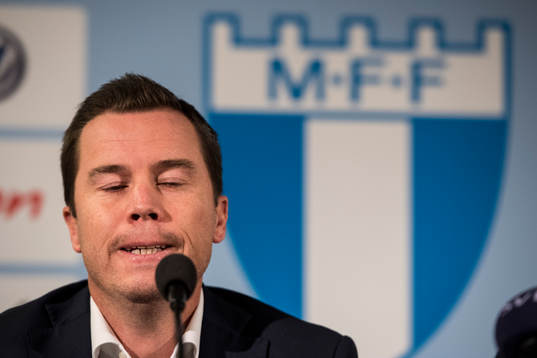 Malmö FFs sportchef Daniel Andersson när Magnus Pehrsson