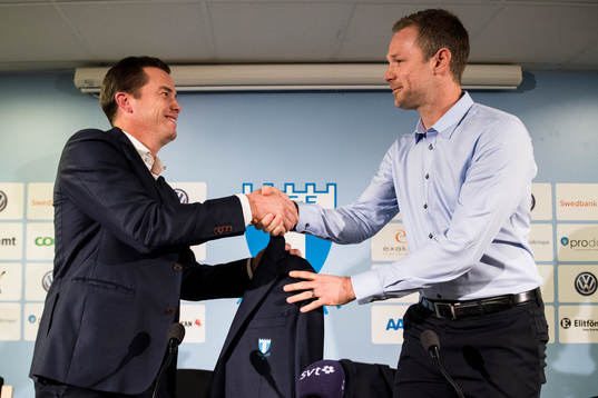 Sportchef Daniel Andersson lämnar över tränarkavajen och