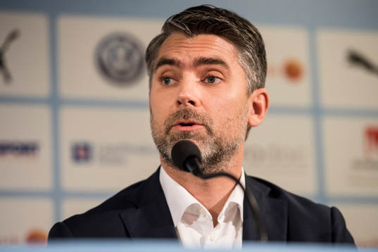 Malmö FFs VD Niclas Carlnén när Magnus Pehrsson