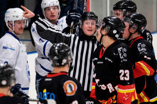 Domaren visar ut Åstorps Viktor Ekelund