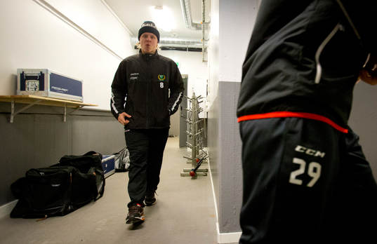 Färjestadsspelarna värmer upp