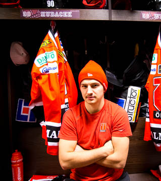 Porträtt på Örebros Libor Hudacek i omklädningsrummet i