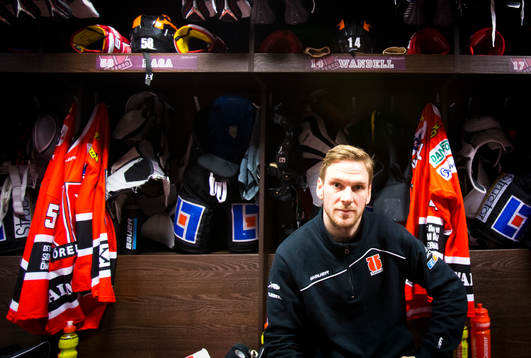 Porträtt på Örebros Tom Wandell i omklädningsrummet i
