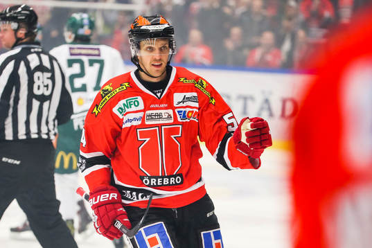 Örebros Peter Andersson  jublar