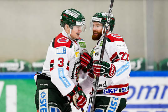 Frölundas Carl Grundström och Robin Figren  jublar