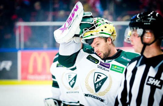 Färjestads målvakt Lars Haugen deppar