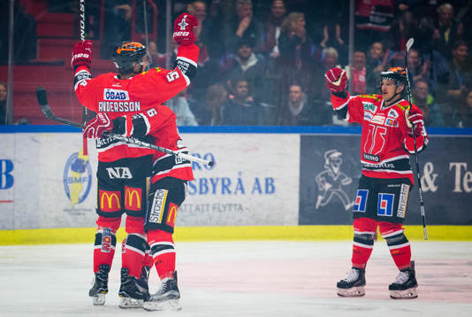 Örebros Peter Andersson gör 1-0 och jublar