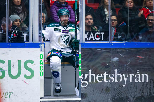 Färjestads Tomas Skogs i utvisningsbåset