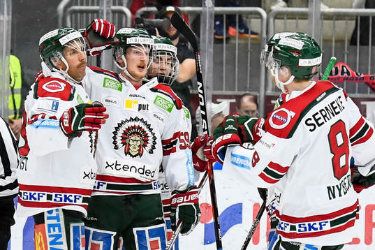 Frölundas spelare jublar