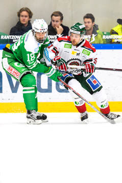 Rögles Timothy Liljegren och Frölundas Mats Rosseli Olsen