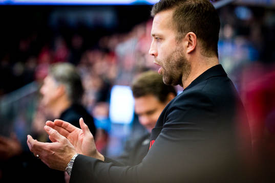 Örebros tränare Johan Tornberg jublar