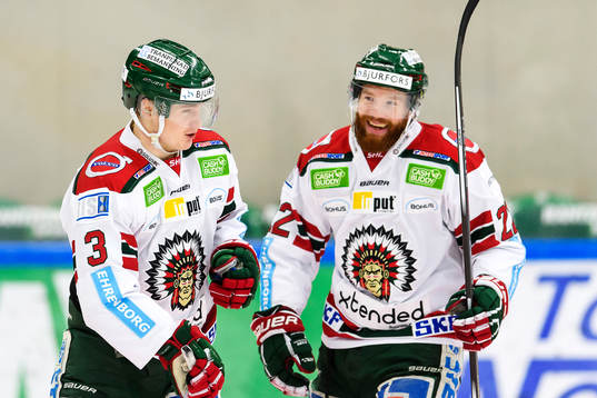Frölundas Carl Grundström och Robin Figren jublar