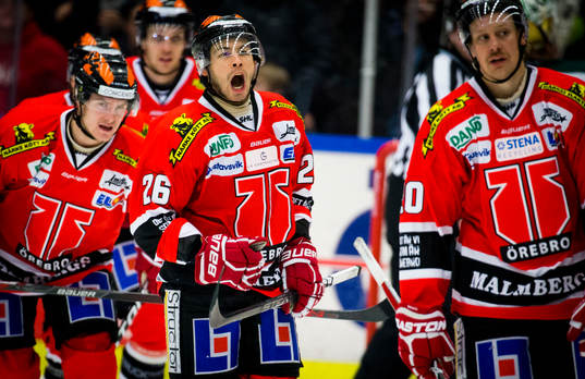 Örebros Greg Squires jublar