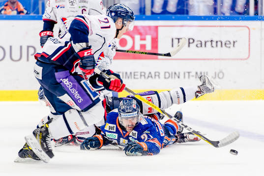 Växjös Cory Murphy faller