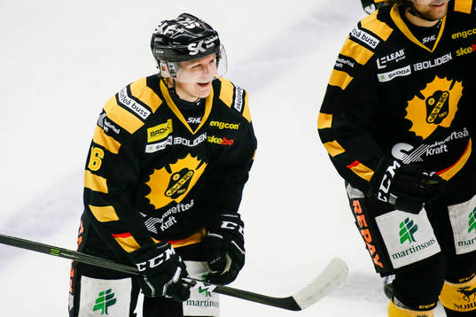 Skellefteås Linus Lindström jublar