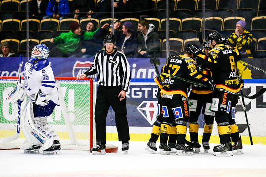 Skellefteås Emil Pettersson jublar