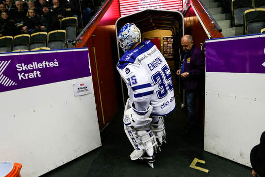 Leksands målvakt Atte Engren kliver av skadad
