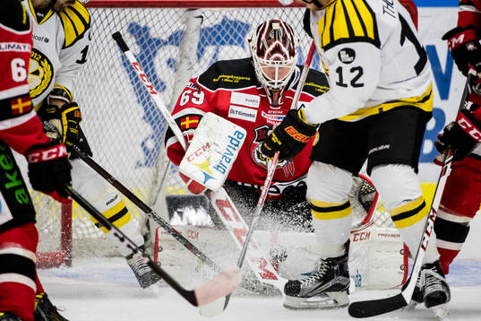 Oroligt framför Malmö Redhawks målvakt Oscar Alsenfelt