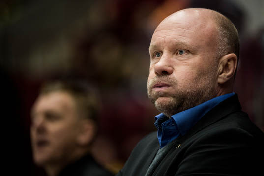 Malmö Redhawks tränare Peter Andersson deppar