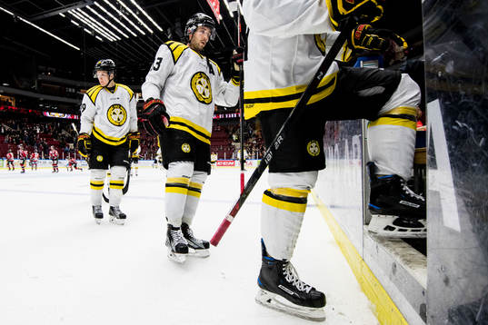 Brynäs Ryan Gunderson deppar när han lämnar isen