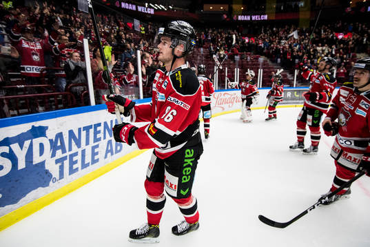 Malmö Redhawks Kim Rosdahl jublar mot publiken