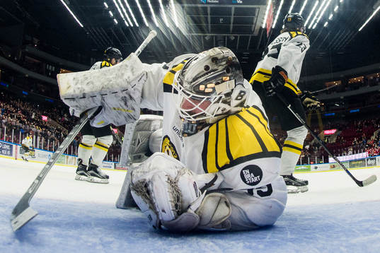 Brynäs målvakt David Rautio deppar
