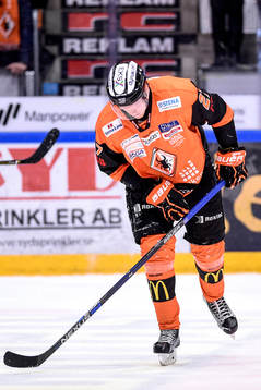 Karlskronas Henrik Nilsson grinar illa