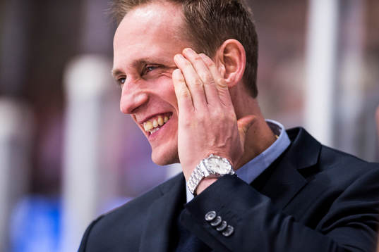 Djurgårdens assisterande tränare Mikael Håkanson jublar