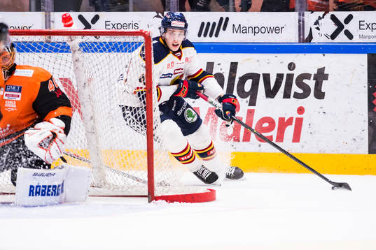 Djurgårdens Lukas Vejdemo bakom Karlskronas mål