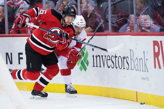 New Jerseys Jacob Josefson utmanas av Detroits Luke