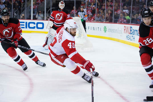 Detroits Henrik Zetterberg jagar pucken