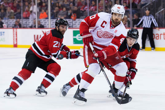 New Jerseys Kyle Palmieri och Damon Severson utmanas av