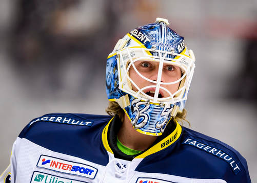 s målvakt Fredrik Pettersson-Wentzel på uppvärmningen