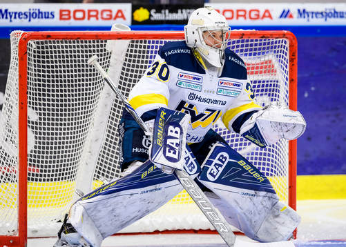 s målvakt Linus Söderström på uppvärmningen
