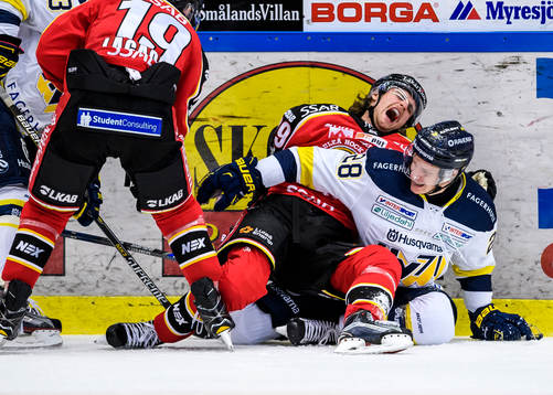 Luleås Pontus Själin reagerar har ont