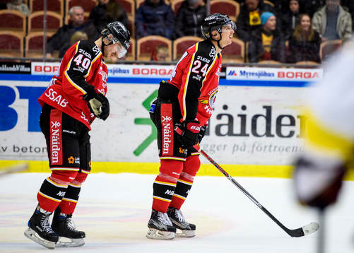 Luleås Kael Mouillierat (v) och Johan Harju (h) deppar