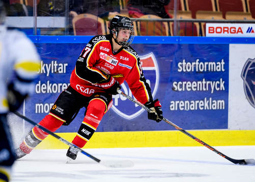 Luleås Isac Lundeström med pucken