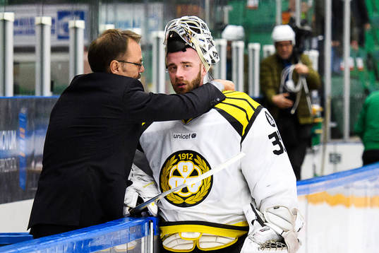 Brynäs målvaktstränare Per-Erik Alcén klappar om