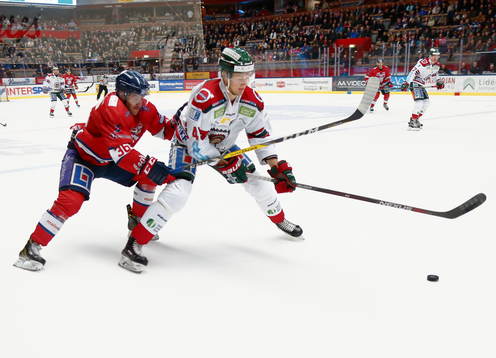 Linköpings Niklas Fogström och Frölunda-spelare